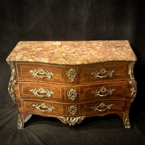 18th Century Commode Stamped Inlaid Curved All Sides  - French Regence