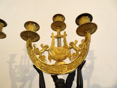 Paire de candélabres aux victoires ailées en bronze époque Empire - Luminaires Style Empire