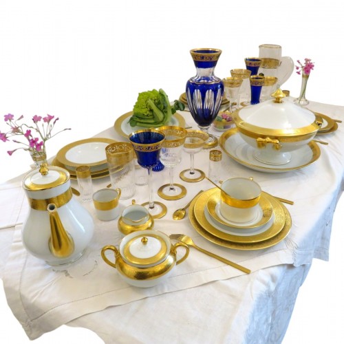 For set of table 4 dinner in HAVILAND and St LOUIS Thistle gold