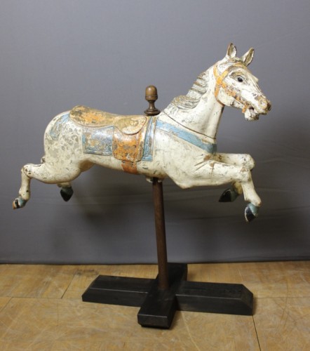 Objet de décoration  - Cheval de manège en bois sculpté