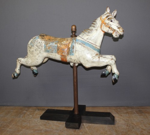 Cheval de manège en bois sculpté - Antiquités Christophe Rochet