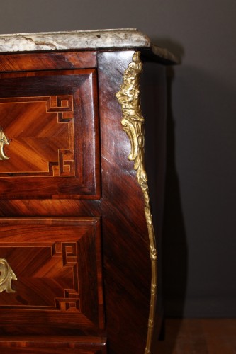 Commode Louis XV en marqueterie de palissandre - Louis XV