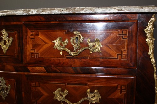 Louis XV - Commode Louis XV en marqueterie de palissandre