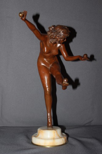 Sculpture Sculpture en Bronze - Femme Jonglant - Claire Colinet vers 1900