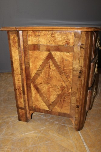 Commode Louis XIV en marqueterie de noyer - Mobilier Style Louis XIV