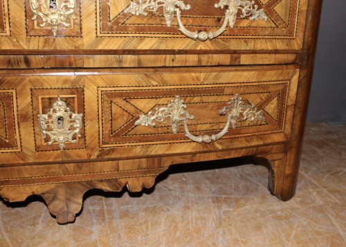 Commode Louis XIV en marqueterie de noyer - Antiquités Christophe Rochet