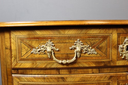 Commode Louis XIV en marqueterie de noyer - Louis XIV