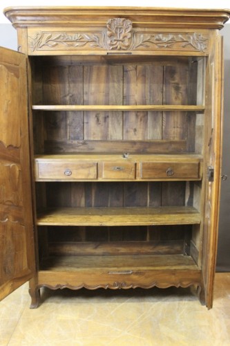 18th century - Louis XV wedding armoire in walnut