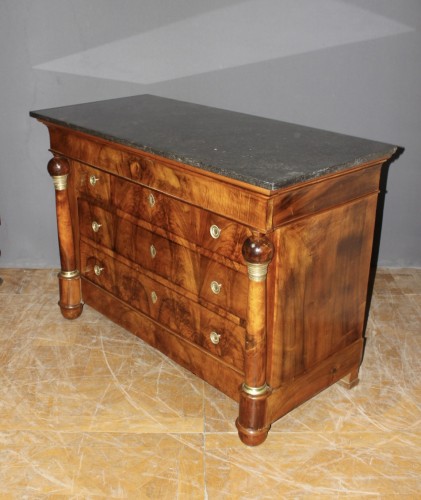 Commode en noyer à colonnes détachées d'époque Empire - Mobilier Style Empire