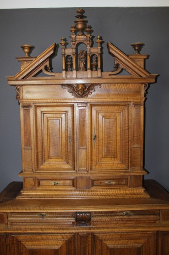 Louis XIII walnut sideboard, late 17th century - Furniture Style Louis XIII