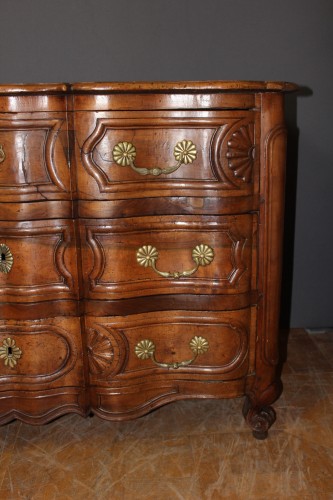 Walnut crossbow chest of drawers, Provence 18th century - Furniture Style Louis XV