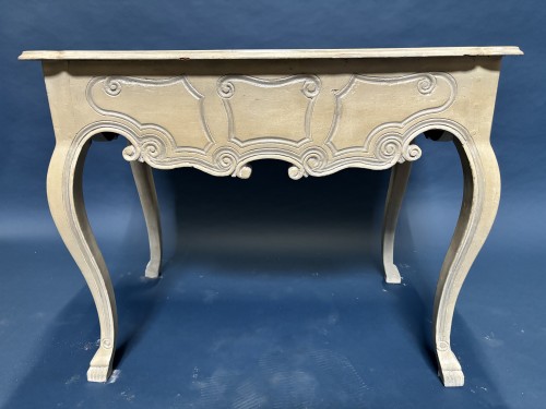 Antiquités - Table console galbée en noyer, Fourques époque Louis XV