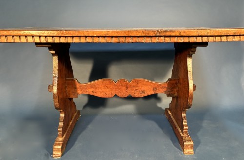 <= 16th century - Walnut travel table, Italian Renaissance period