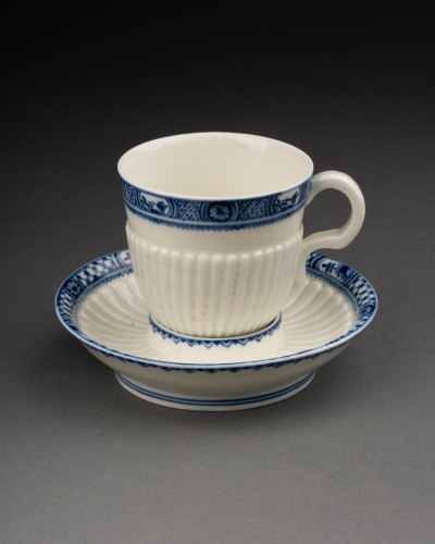 Trembleuse cup in St Cloud porcelain circa 1740 - Porcelain & Faience Style Louis XV
