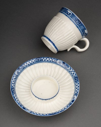Trembleuse cup in St Cloud porcelain circa 1740 - 