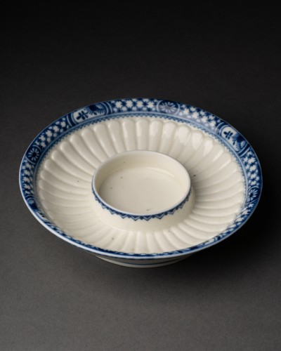 18th century - Trembleuse cup in St Cloud porcelain circa 1740