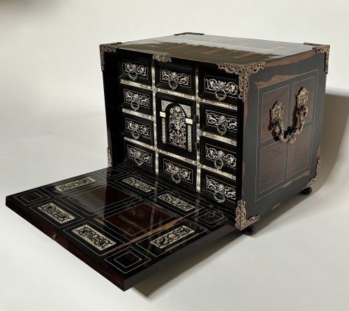 Cabinet de voyage en ébène, ivoire et argent, Milan vers 1650 - Louis XIV