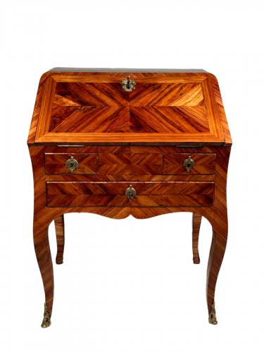 Bureau d’enfant en bois de rose, Paris ép Louis XV