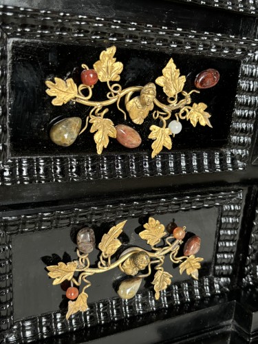 Cabinet with hard stone decoration, Florence around 1720 - Furniture Style French Regence