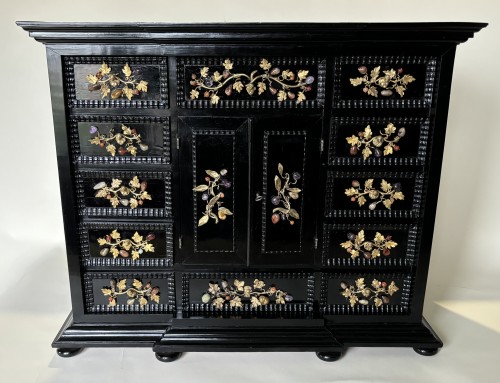 Cabinet with hard stone decoration, Florence around 1720 - French Regence