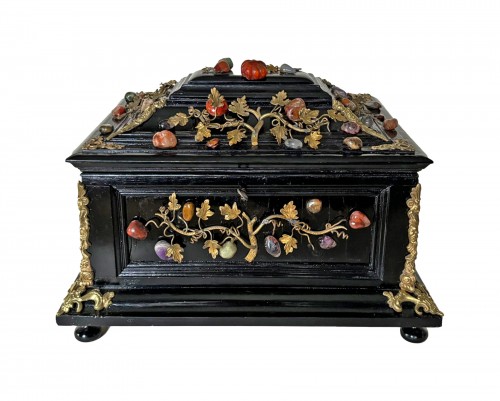 Jewelry box decorated with hard stones, Florence circa 1720