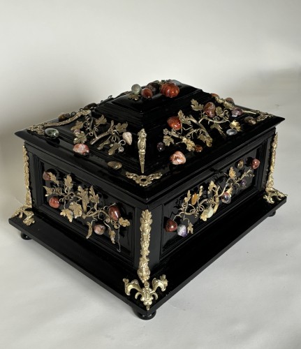 Jewelry box decorated with hard stones, Florence circa 1720 - French Regence