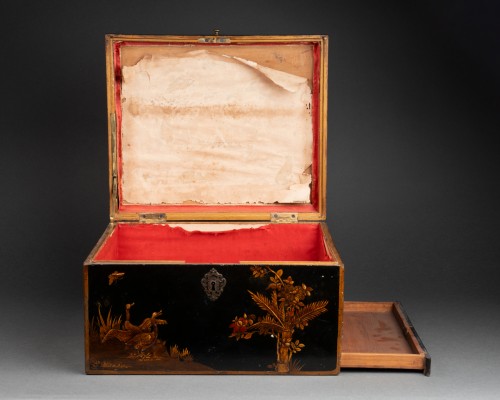 Antiquités - Coffret à système en vernis martin, Paris vers 1730-1750