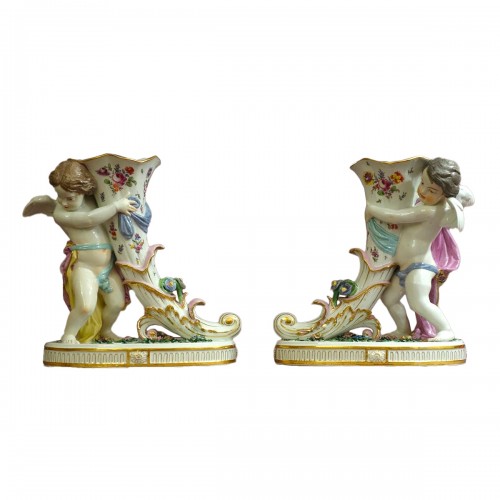 Paire de grands vases Rhyton en porcelaine de Samson XIXe