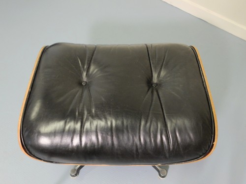 Antiquités - Fauteuil Lounge chair et son ottoman par Eames - 1978