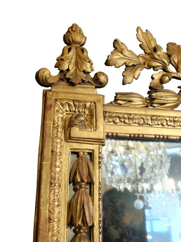 XVIIIe siècle - Important miroir d'époque Louis XVI en bois doré