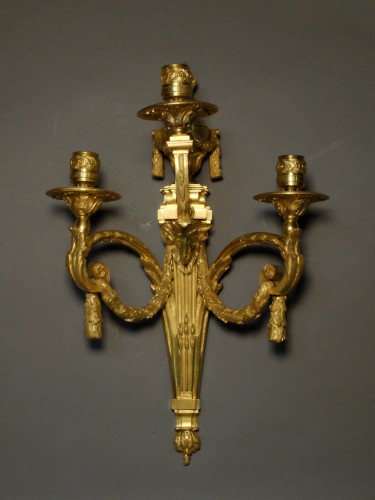 Paire d'appliques aux béliers d'époque Louis XVI d'après Delafosse - Luminaires Style Louis XVI