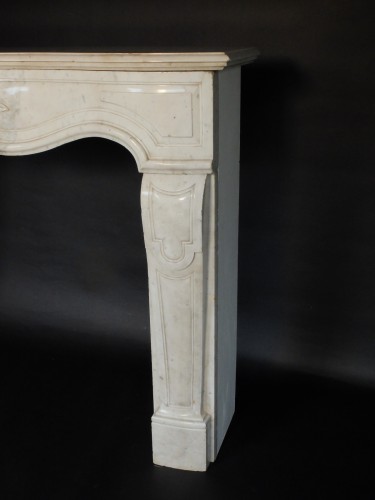 18th century - 18th Century Fireplace In White Marble 