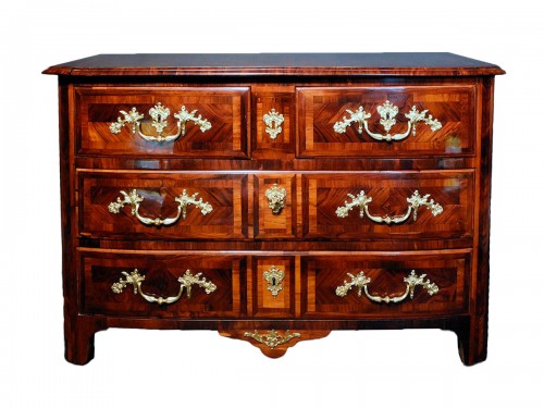 Regency period chest of drawers in violet wood 