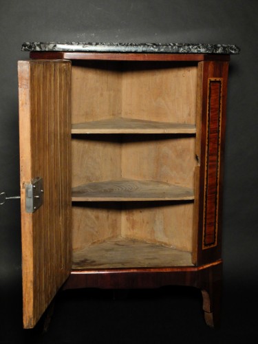 Louis XVI period corner cupboard  - 