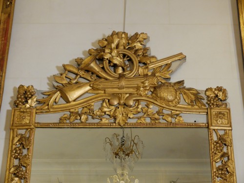 Miroir Louis XVI aux attributs de chasse - Miroirs, Trumeaux Style Louis XVI