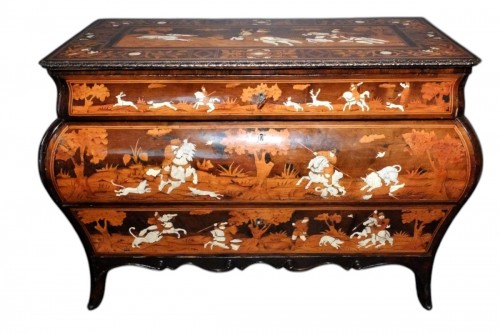 Italian chest of drawers with hunting scenes - Lombardy 18th century 