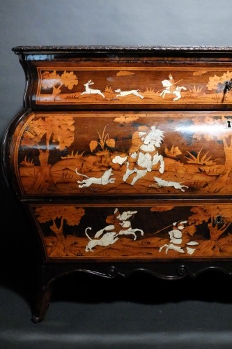 18th century - Italian chest of drawers with hunting scenes - Lombardy 18th century 