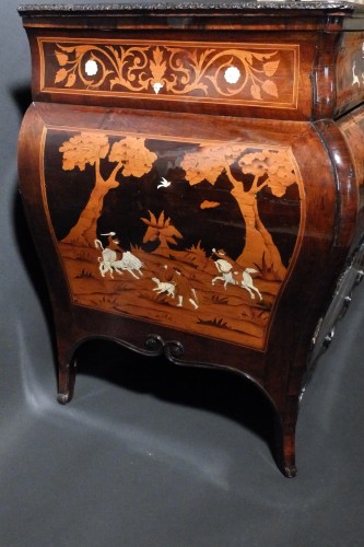 Italian chest of drawers with hunting scenes - Lombardy 18th century  - Louis XV