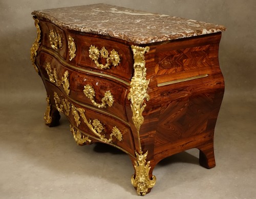 Antiquités - French Regence Commode with faun and lion masks by Criaerd