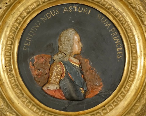 Tondo en cire sur ardoise Louis XIV - Profil de Ferdinand VI prince des Asturies - Objets de Curiosité Style Louis XIV