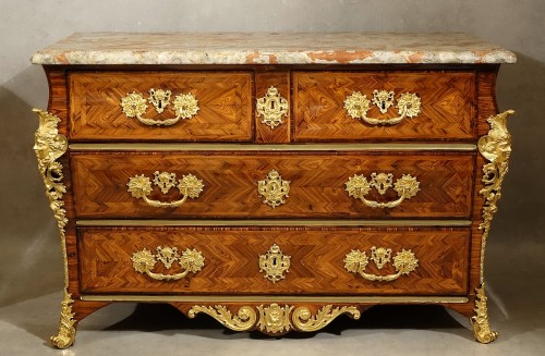 Commode Régence en sarcophage - Mobilier Style Régence