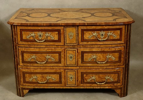 Mobilier Commode - Commode grenobloise Louis XIV en bois des Alpes