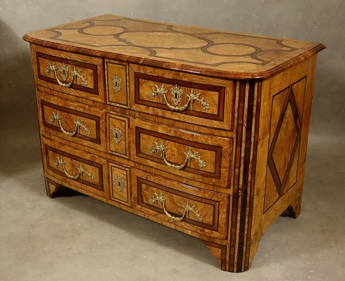 Commode grenobloise Louis XIV en bois des Alpes - Louis XIV