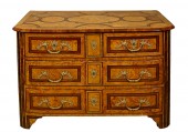 Commode grenobloise Louis XIV en bois des Alpes