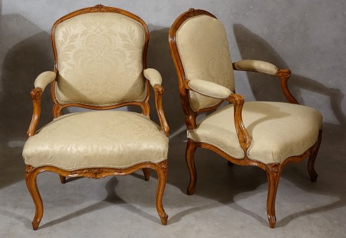 XVIIIe siècle - Paire de fauteuils à dossiers plats - Paris XVIIIe