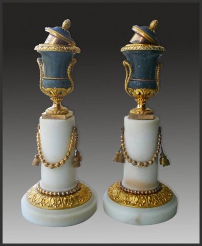 Luminaires Bougeoirs et Chandeliers - Paire de bougeoirs d'époque Louis XVI