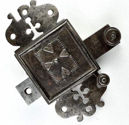 Antiquités - Grande serrure de chambre à évolution et sa clef d’époque Louis XIV, XVIIe siècle