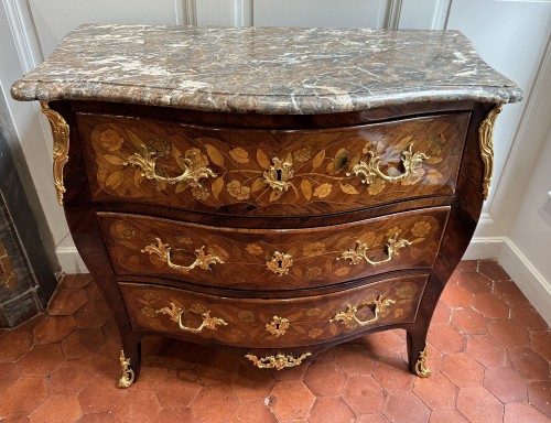 Mobilier Commode - Commode d’entre deux d’époque Louis XV en marqueterie de fleurs vers 1745