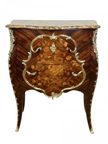 Petite commode Louis XV estampillée Delorme vers 1765