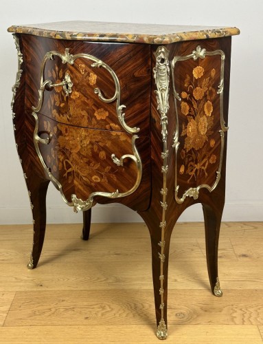 Mobilier Commode - Petite commode Louis XV estampillée Delorme vers 1765